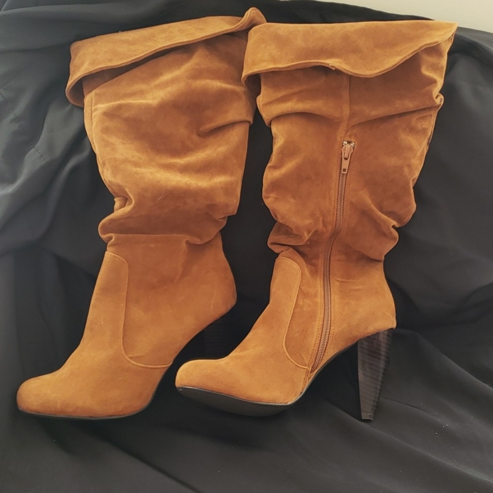 NWOT Suede boots